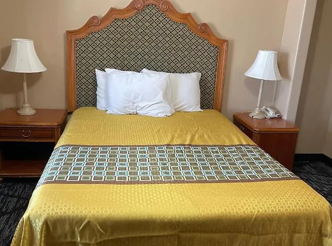 Hotel & Riverton