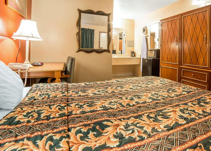 & Hotel Riverton
