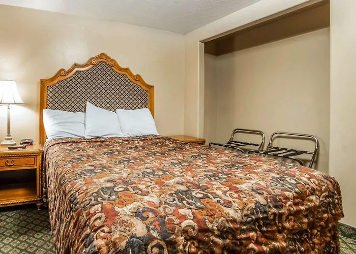 Hotel & Riverton