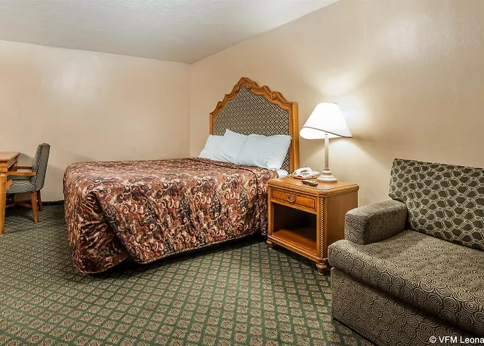 Hotel & Riverton