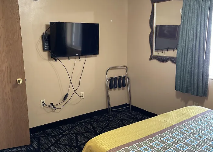 Hotel & Riverton