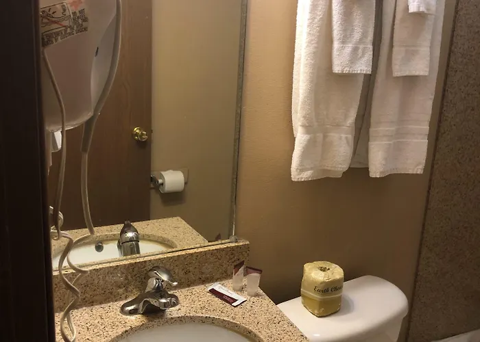 Hotel & Riverton