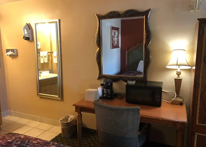 & Hotel Riverton