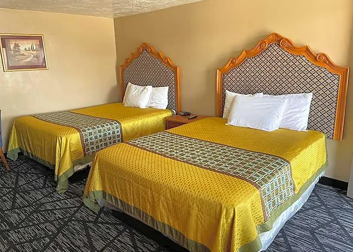 Hotel & Riverton