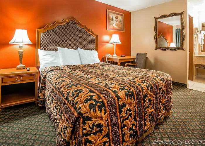 Hotel & Riverton