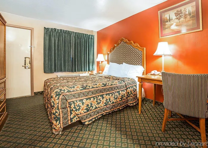 & Hotel Riverton